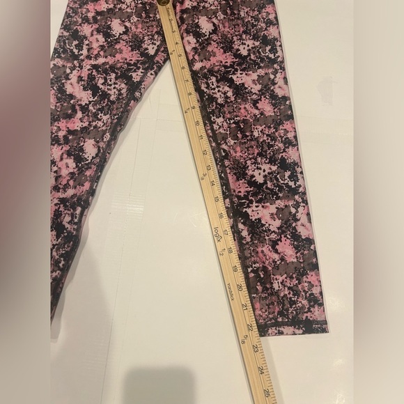 Fabletics Powerlex Salar Capri Cropped Leggings Women’s XS Printed Yoga Running - Picture 7 of 9